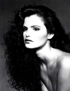 Vogue_Germany_February_1990_Sophia_Cohn_02.jpg