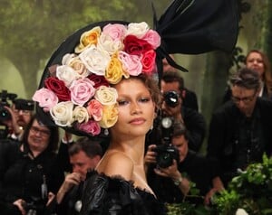 Zendaya---2024-Met-Gala-in-New-York-City-15.jpg