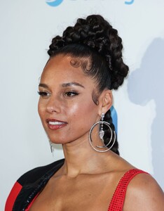 alicia-keys-capital-s-jingle-bell-ball-in-london-12-09-2023-7.jpg