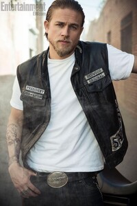 charlieasjaxEW.thumb.jpg.7f208c1efd1c56a9b14d56b068b1f6d0.jpg