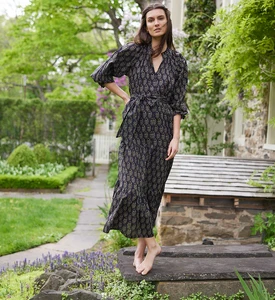 dark-navy-block-print-floral-dress_720x.thumb.webp.fabb046d0a031d005c82c0f7dcdb3b54.webp