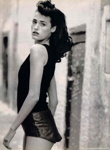 elle24109mars92page4.thumb.jpg.3a4af7086ab17744d902f02d7072137c.jpg