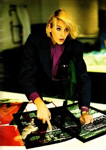 elle_fr_10_sept_1984_25.thumb.jpg.cdc2f17335042cb41255380d156e2cf7.jpg