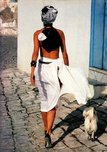 elle_fr_14_march_1983_15.thumb.jpg.603abd5b483a752b8fa0c28451485914.jpg