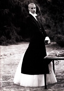 elle_uk_november_1993_2.thumb.jpg.5f8989477a3c0af7d617f268494dd295.jpg