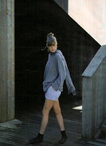 french-elle-21may1990-3.thumb.jpg.dc67e7d3f81455d3f0012ad6d3eacfd9.jpg