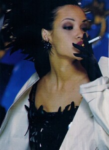 french-elle-23dec1991-12.thumb.jpg.f537d728bb5b8fc18ca365d4879d1050.jpg