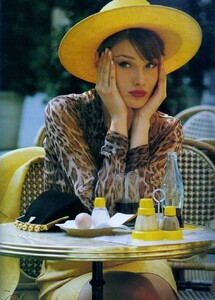 french-elle-26061989-5.thumb.jpg.4836a42b448968926d80f77ee72aefeb.jpg