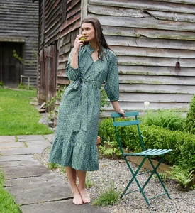 green-block-print-lily-dress_17c02115-8b03-4163-9950-4f388634370b_720x.thumb.webp.527570738b1586683784cde592a57d9d.webp