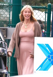 gwyneth-paltrow-and-chris-martin-reunite-to-watch-their-son-moses-graduate-from-high-school-05-31-2024-8.jpg