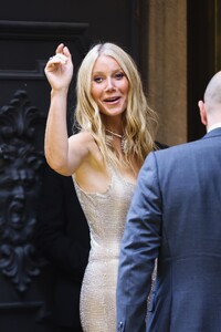 gwyneth-paltrow-arrive-at-swarovski-s-masters-of-light-exhibition-opening-06-16-2024-0.jpg