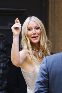 gwyneth-paltrow-arrive-at-swarovski-s-masters-of-light-exhibition-opening-06-16-2024-1.jpg
