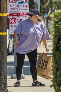 hilary-duff-running-errands-in-los-angeles-06-11-2024-3.thumb.jpg.6b2ccb80cb009d5153cbf37529a7a3fc.jpg
