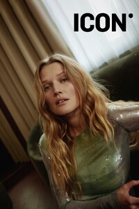 icon-mag-with-toni-garrn-2-by-alexander-meininger.jpg