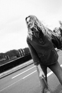icon-mag-with-toni-garrn-5-by-alexander-meininger.jpg