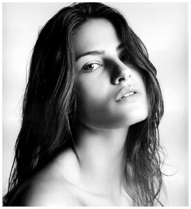 isabeli-fontana-957-pm-photo-inez-van-lamsweerde-and-vinoodh-matadin-2007-before-after.thumb.jpg.77079834b329e5f69641a4c50ad74f96.jpg