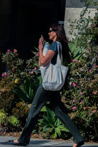 kaia-gerber-out-in-cilver-city-05-30-2024-8.jpg