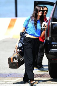 kaia-gerber-s-jet-set-style-lessons-in-effortless-travel-fashion-2.jpg