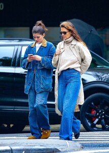 katie-holmes-and-suri-cruise-out-in-new-york-05-16-2024-4.jpg