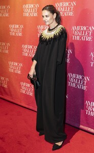 katie-holmes-at-american-ballet-theatre-spring-gala-in-new-york-city-05-14-2024-1.jpg