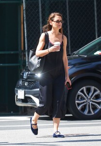 katie-holmes-stuns-in-effortless-black-dress-during-nyc-coffee-run-05-01-2024-8.thumb.jpg.c7990277daabb5150762e4cf3ec1fef3.jpg