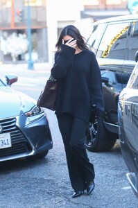 kylie-jenner-and-hailey-rhode-bieber-at-yazawa-japanese-bbq-in-beverly-hills-04-07-2024-3.jpg