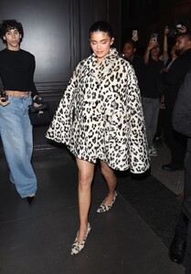 kylie-jenner-arriving-at-her-hotel-in-paris-06-23-2024-0.jpg
