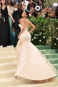 kylie-jenner-at-met-gala-2024-9.jpg