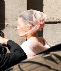 kylie-jenner-s-bold-look-a-head-turning-moment-at-paris-fashion-week-0.jpg