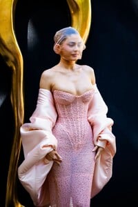 kylie-jenner-s-bold-look-a-head-turning-moment-at-paris-fashion-week-5.jpg