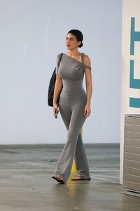 kylie-jenner-stuns-in-her-own-khy-design-for-a-chic-afternoon-meeting-05-20-2024-1.jpg
