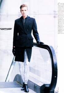 marie_claire_fr_sept_1990_14.thumb.jpg.46159a1d1711534b569bdab1c8015839.jpg