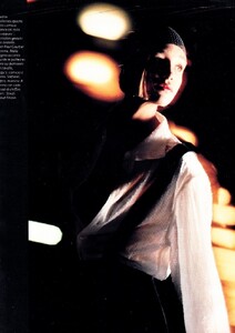 marieclaire_italia_december_1989_31.thumb.jpg.55123aa1b90b2a962f21d27f529742f4.jpg