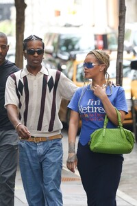 rihanna-arriving-at-a-private-apartment-in-new-york-06-06-2024-2.jpg