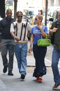 rihanna-arriving-at-a-private-apartment-in-new-york-06-06-2024-3.jpg