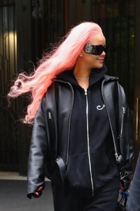 rihanna-stuns-with-vibrant-pink-hair-transformation-ahead-of-met-gala-4.jpg