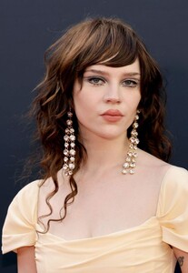 sophie-thatcher-at-maxxxine-premiere-at-tcl-chinese-theatre-in-hollywood-06-24-2024-3.jpg