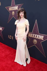 sophie-thatcher-at-maxxxine-premiere-at-tcl-chinese-theatre-in-hollywood-06-24-2024-6.jpg