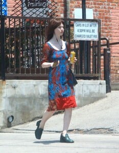 sophie-thatcher-out-for-iced-drink-in-los-angeles-06-05-2024-1.jpg