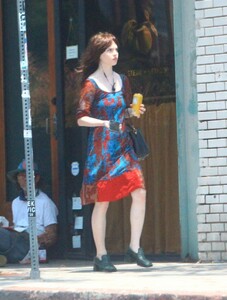 sophie-thatcher-out-for-iced-drink-in-los-angeles-06-05-2024-6.jpg