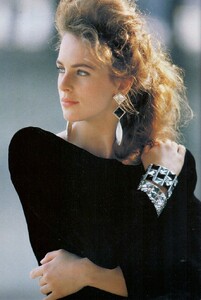 uk-vogue-1087-6.thumb.jpg.1976f7a2fd483c24eca570ff7a6cb3f8.jpg