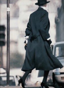 uk_vogue_jan_1986_34.thumb.jpg.f6ac426bd64517034551fa7d568cd06a.jpg