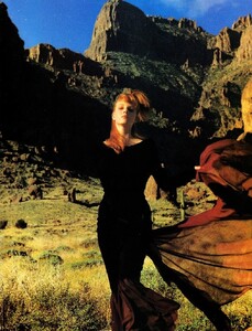us_elle_may_1986_33.thumb.jpg.c3c80d06e44cc9144194a3fc6317ee54.jpg