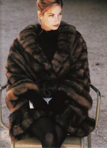 vogue_paris_oct_1990_13.thumb.jpg.990602c5f89fcfe42dac304b18f8b19b.jpg
