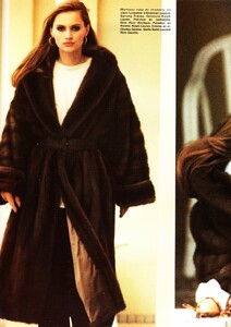 vogue_paris_sept_1988_44.thumb.jpg.1eb71062244f2a21dd272459fd0b544b.jpg