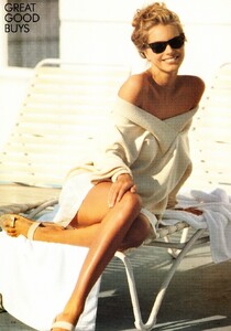 vogue_uk_april_1990_33.thumb.jpg.74033039c7ec8575ccb5d6f0bd4f91dc.jpg
