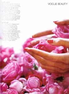 vogue_uk_july_1998_21.thumb.jpg.891d89b3d95d1c3e695ef3eaacd669f1.jpg