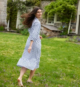 white-lily-block-print-midi-dress_720x.thumb.webp.dd51600bb39347cd4ae3c52f1b846d75.webp