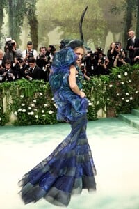 zendaya-at-met-gala-2024-more-photos-0.jpg