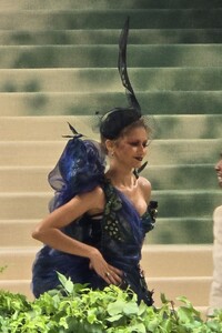 zendaya-at-met-gala-2024-more-photos-14.jpg